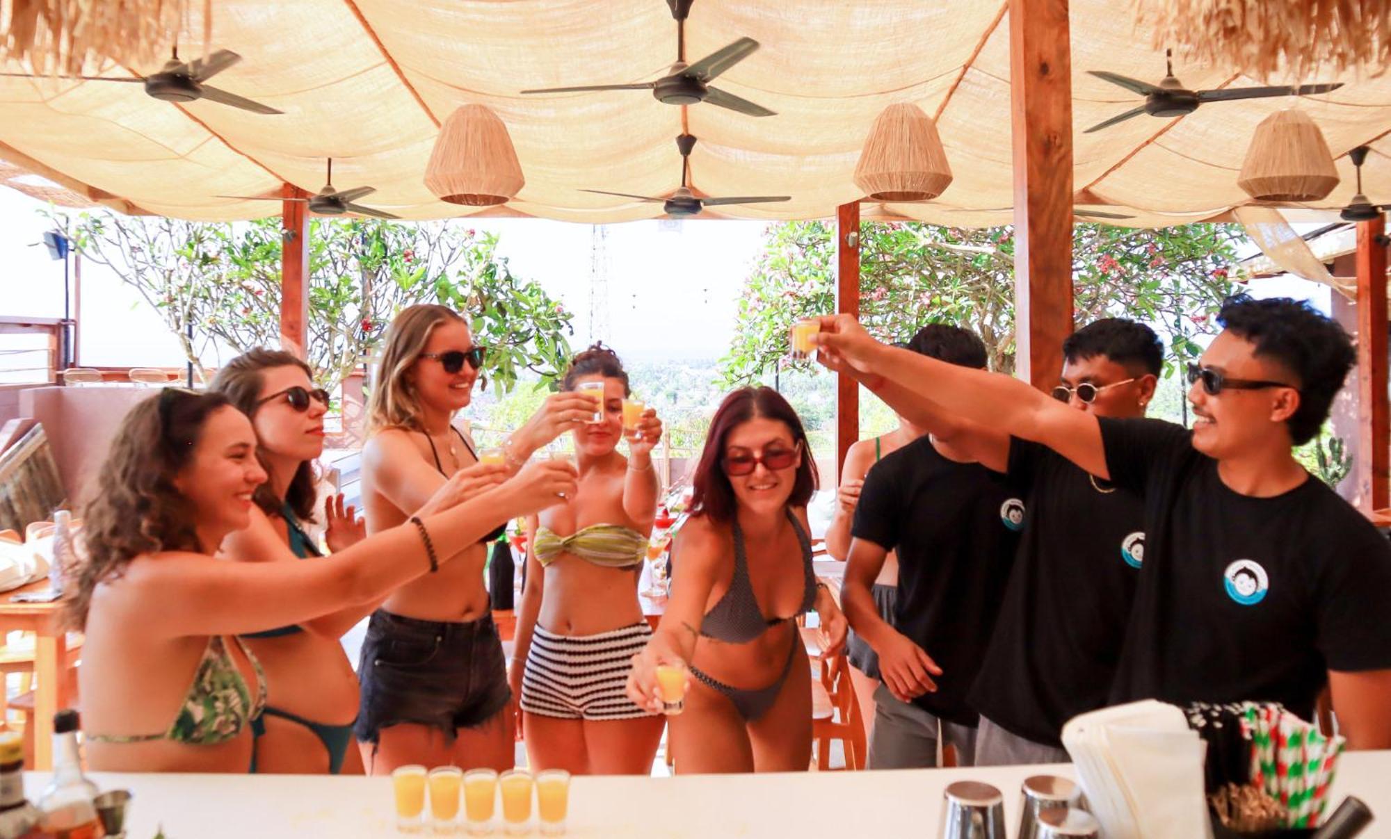Mad Monkey Nusa Lembongan 外观 照片