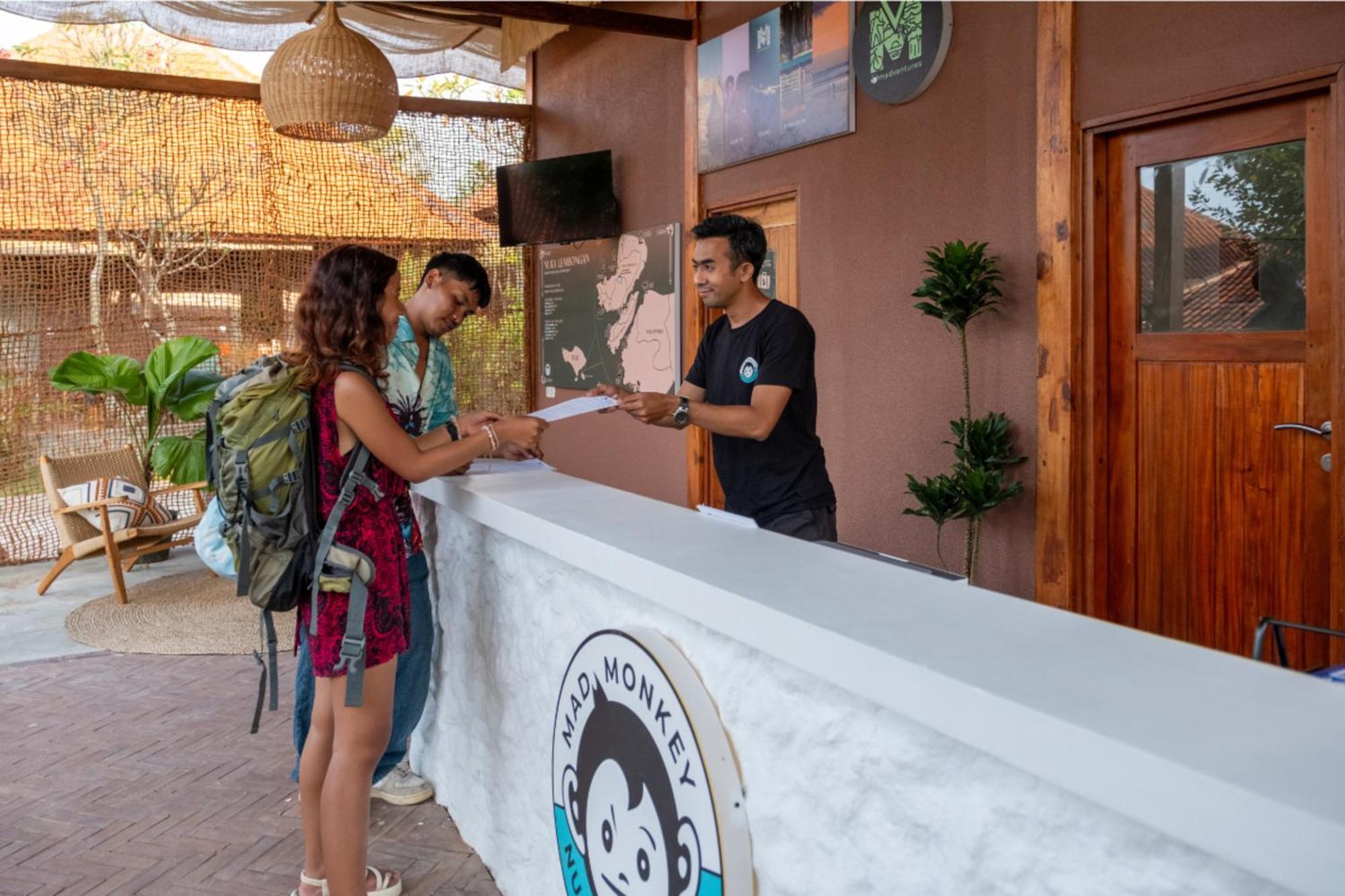 Mad Monkey Nusa Lembongan 外观 照片